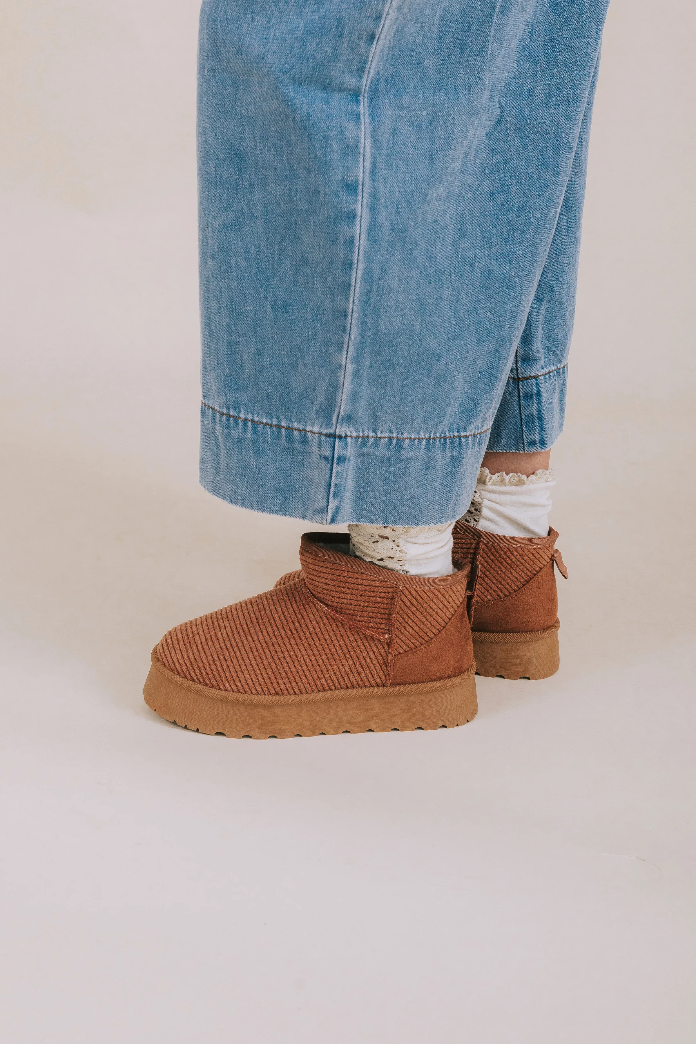 CHINESE LAUNDRY - Yarroh Corduroy Mini Boot - Image 4