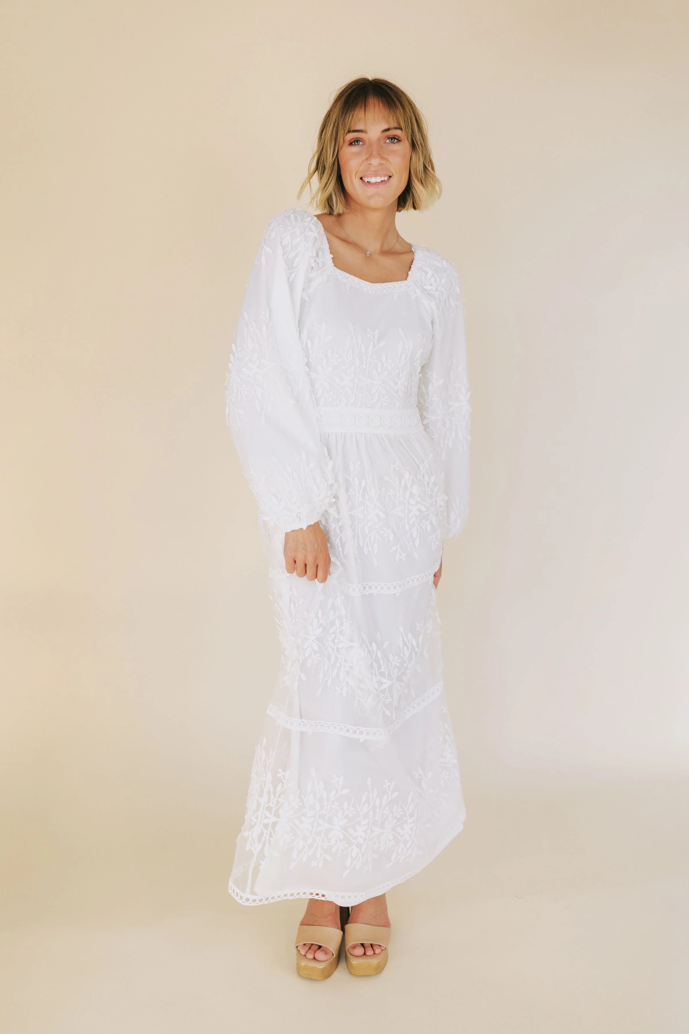 EXCLUSIVE - The White: Evelyn - Image 3