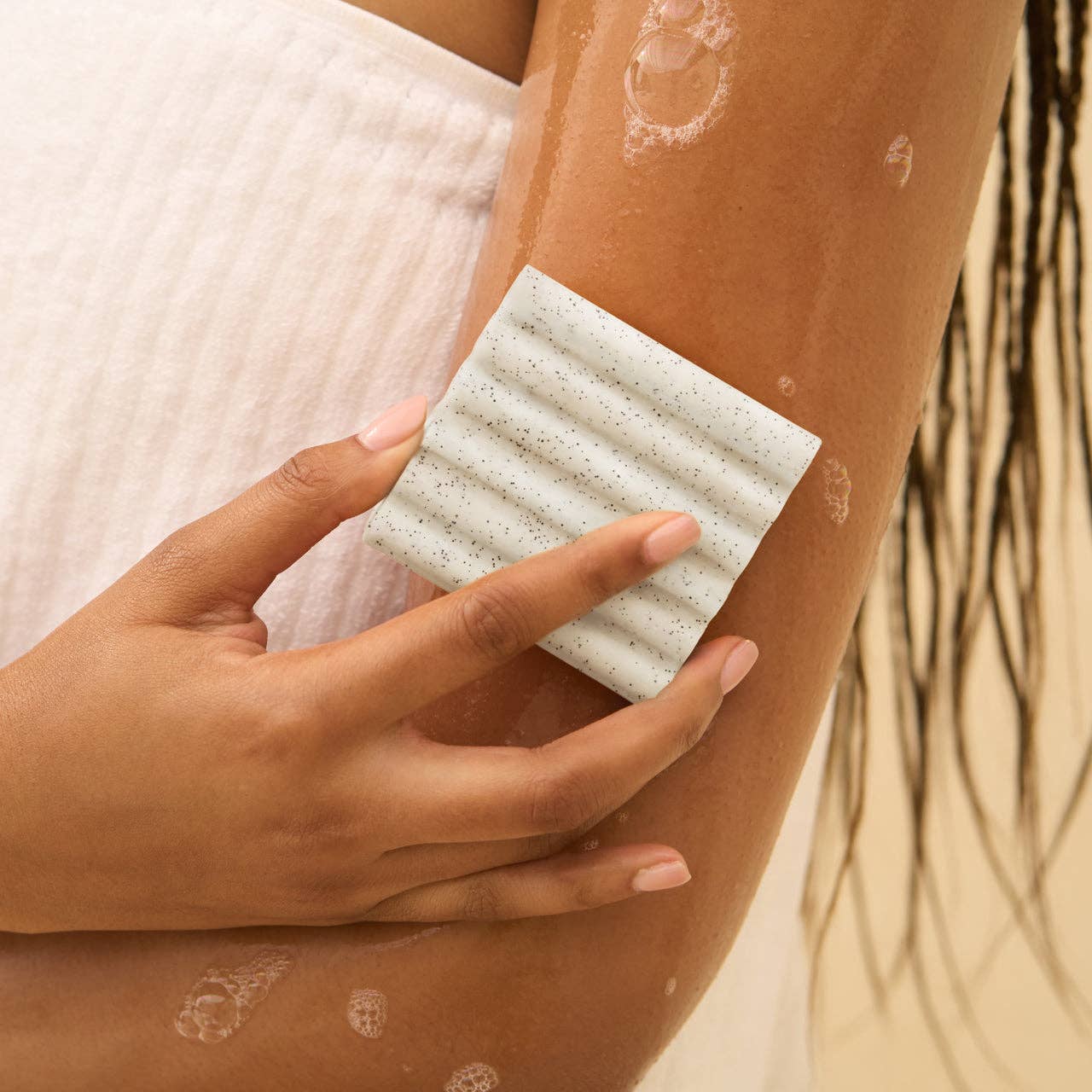 KITSCH - Jojoba Bead Exfoliating Body Wash Bar - Image 5