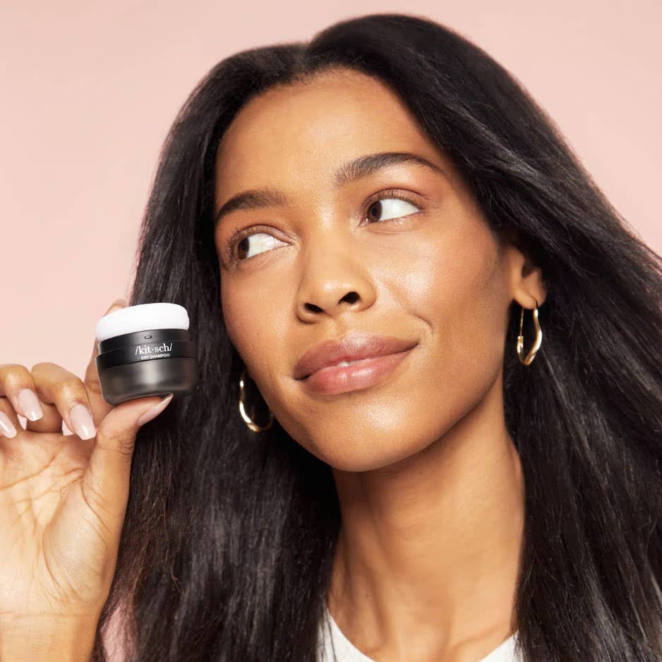 KITSCH - Volumizing Rice Protein Dry Shampoo - Dark Tinted Powder - Image 5
