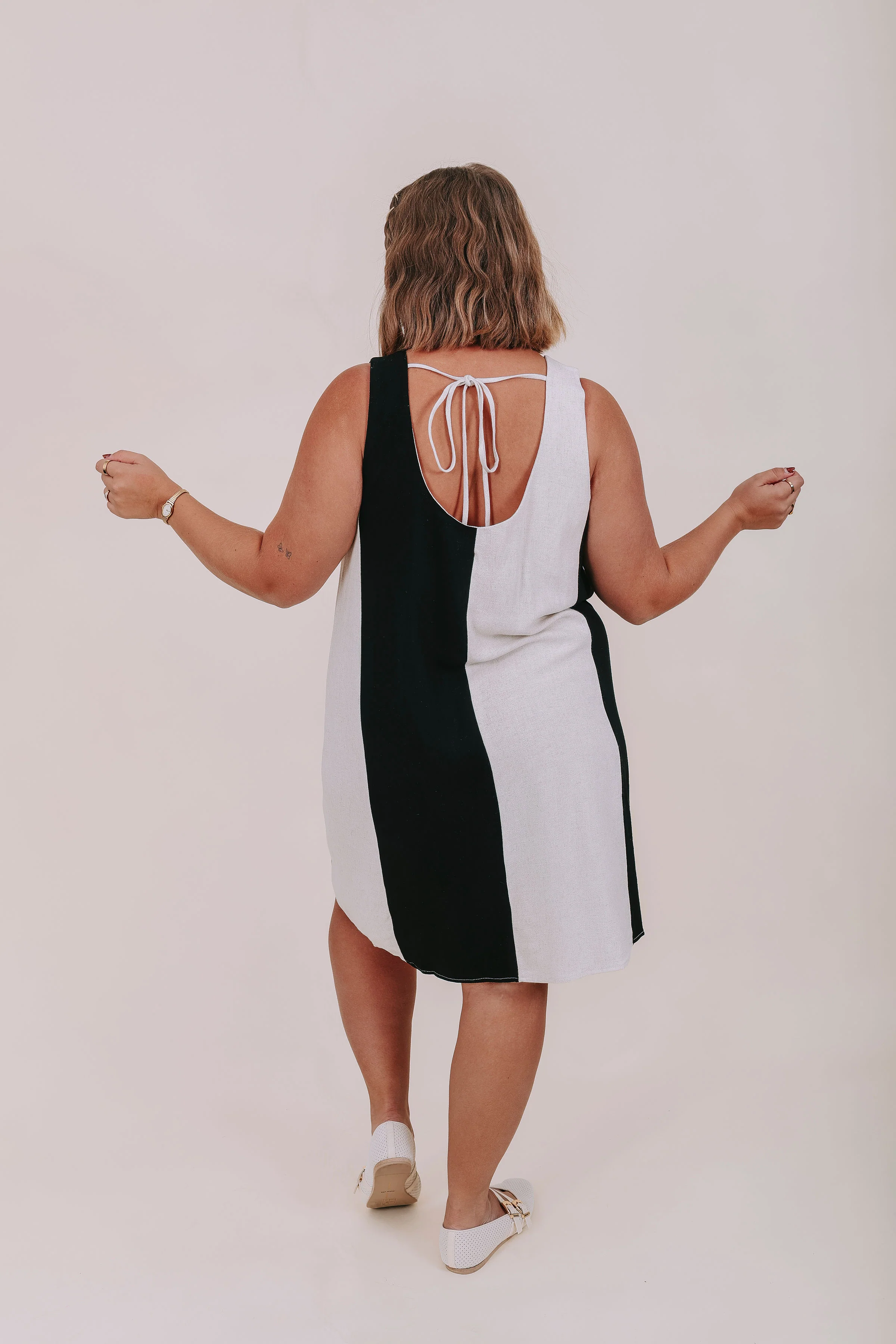 PLUS SIZE - Contrast Couture Dress - Image 2