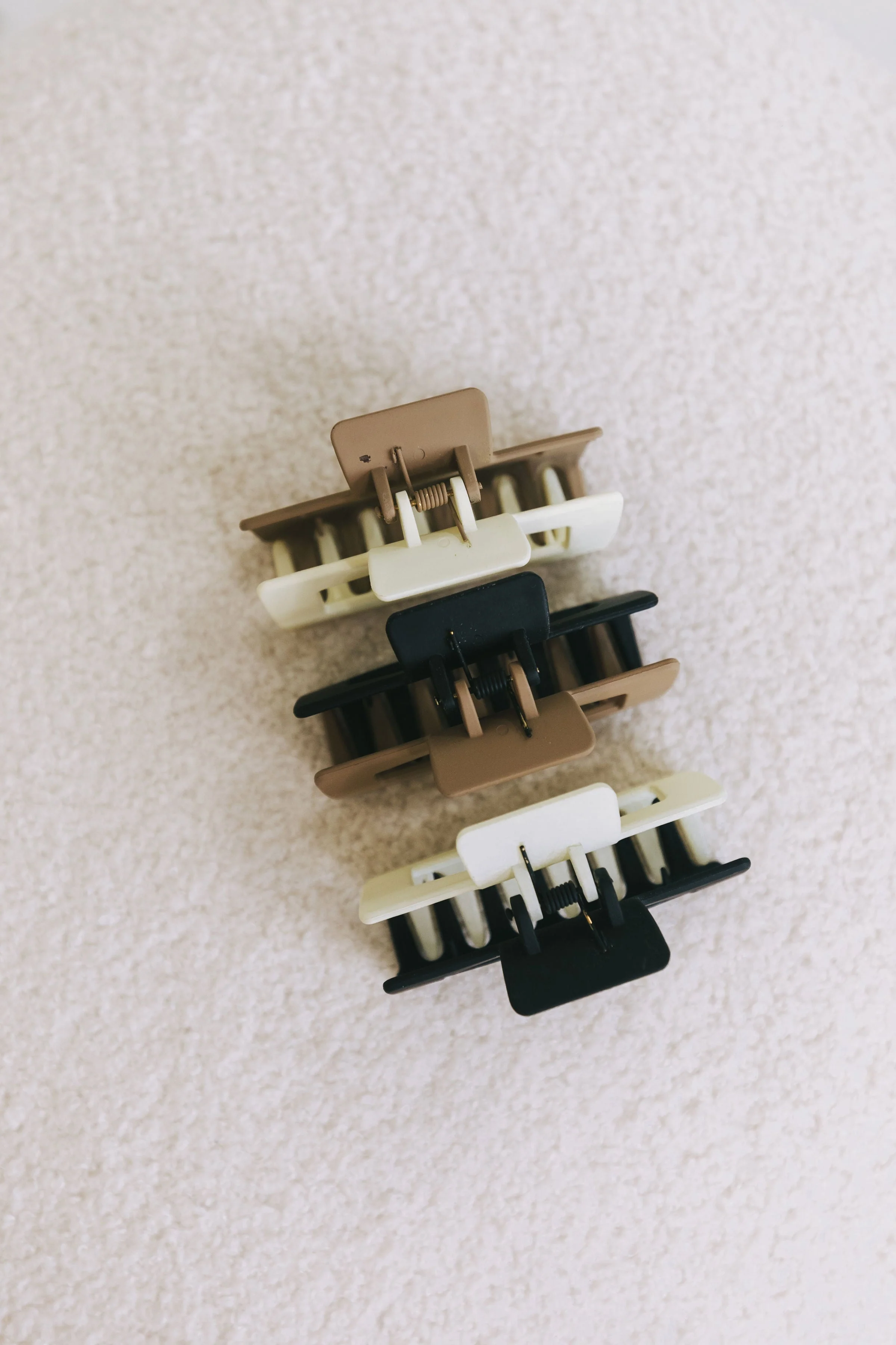 Unforgettable Days Claw Clip - 3 Colors! - Image 2