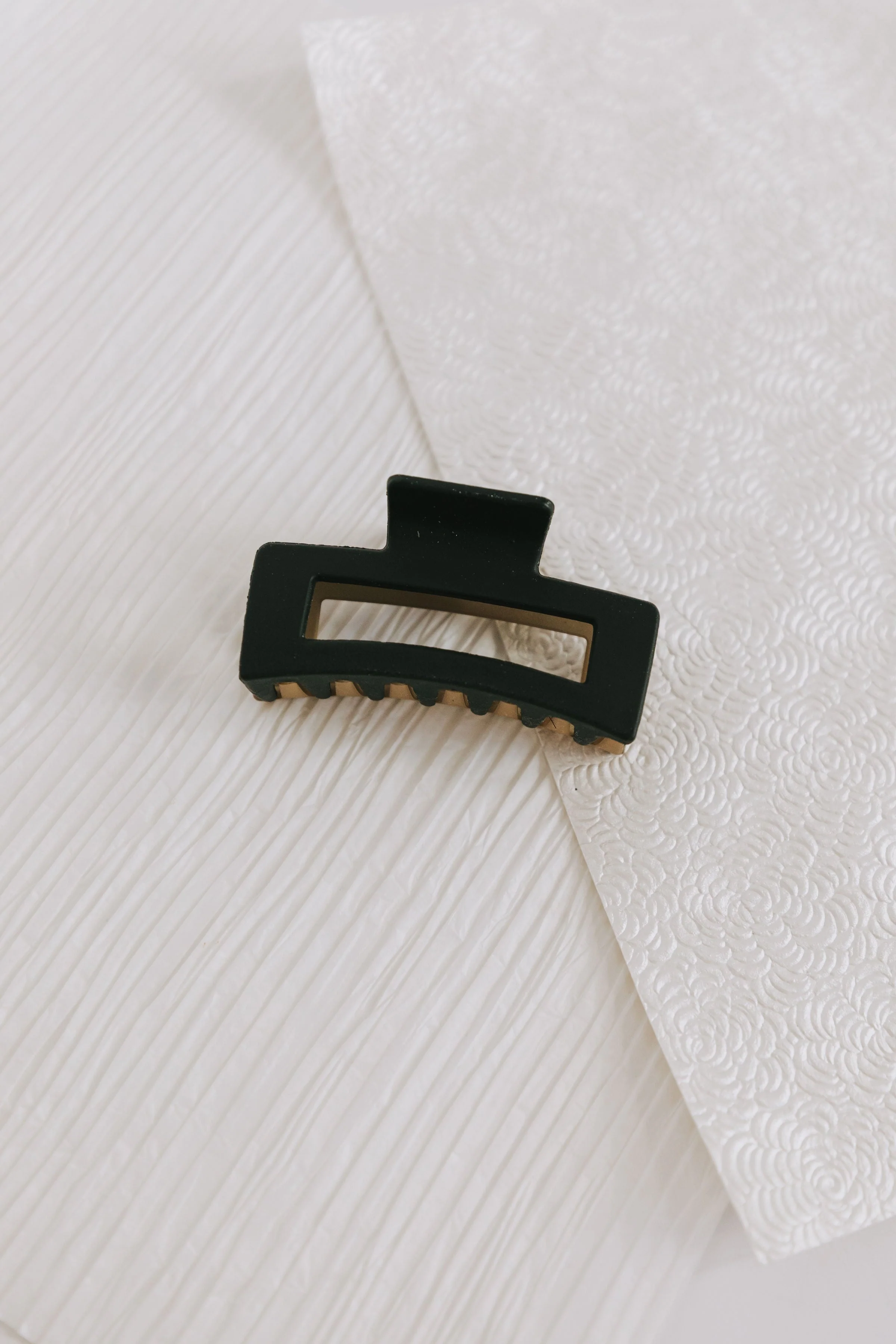 Unforgettable Days Claw Clip - 3 Colors! - Image 3
