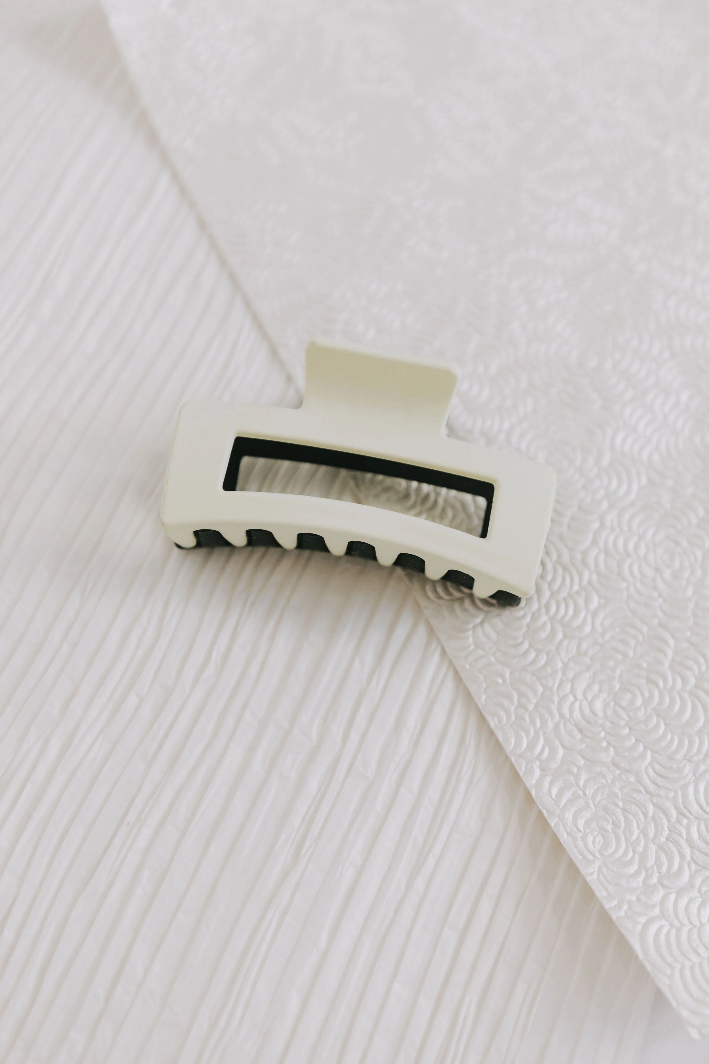 Unforgettable Days Claw Clip - 3 Colors! - Image 5